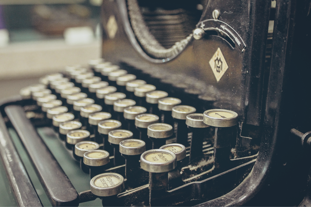 antique-typewriter-pixabay